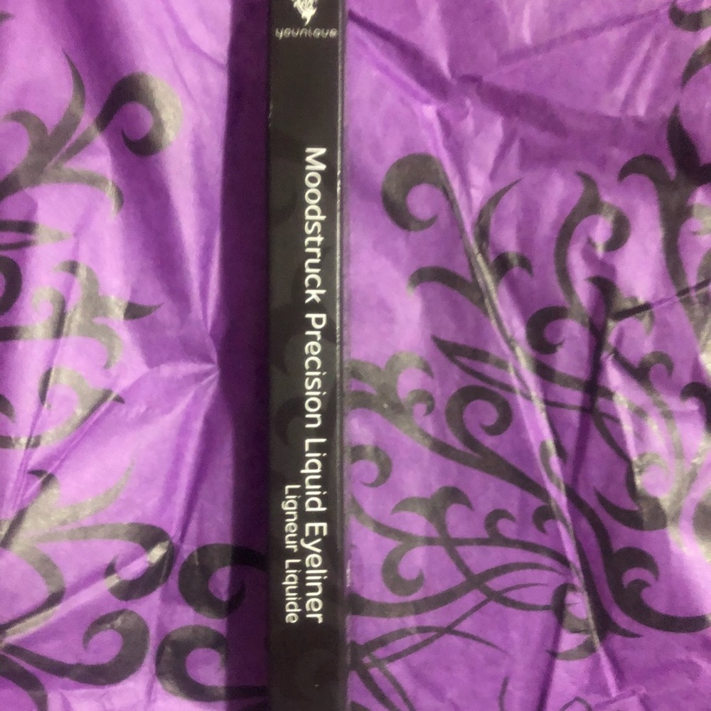 Younique liquid pen eye liner